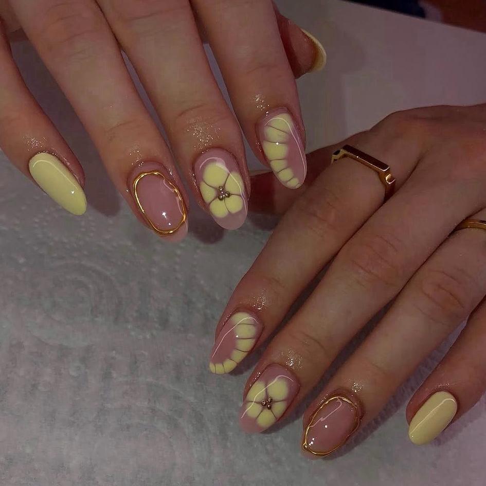 Nail detail